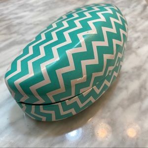 Oversized glasses case